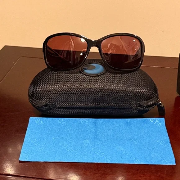 Costa Black Sunglasses with Blue Cloth display picture 3